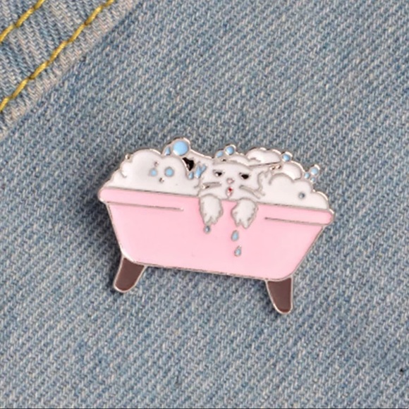 Bathe Time for Kitty Cat Enamel Pin - Picture 1 of 4